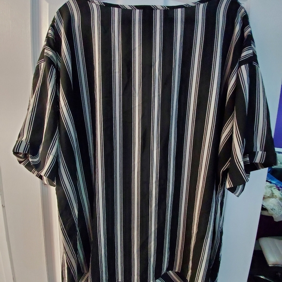 Black and white striped plus size blouse - Picture 5 of 5